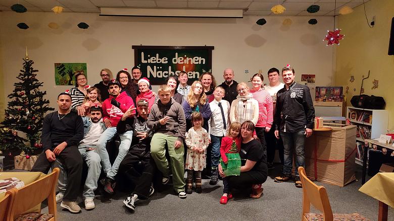 Unsere jährliche Weihnachtsfeier ist der Jahresabschluss mit tollem Programm, leckerem Essen und Präsenten.