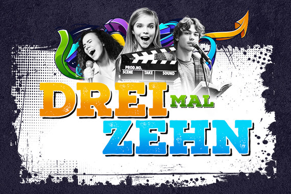 Mädchen und Junge mit Mikrofon, Schrift Drei mal Zehn