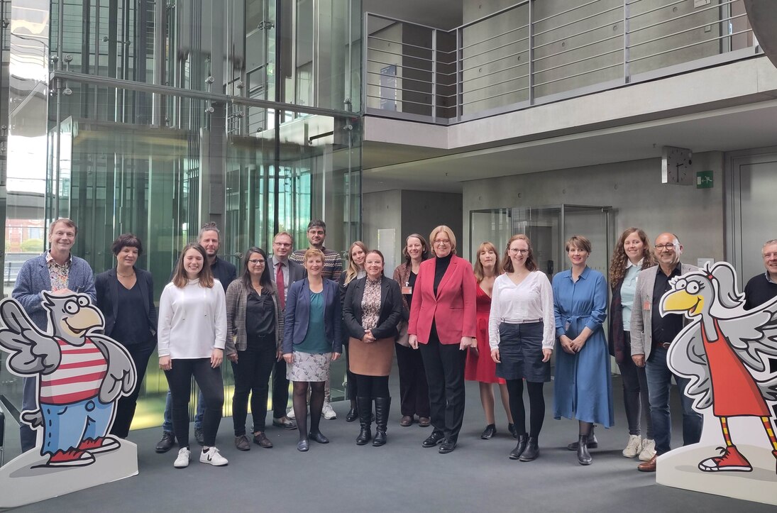 Gruppe von Menschen: Mitglieder der Kinderkommission des Deutschen Bundestages der 20.Wahlperiode